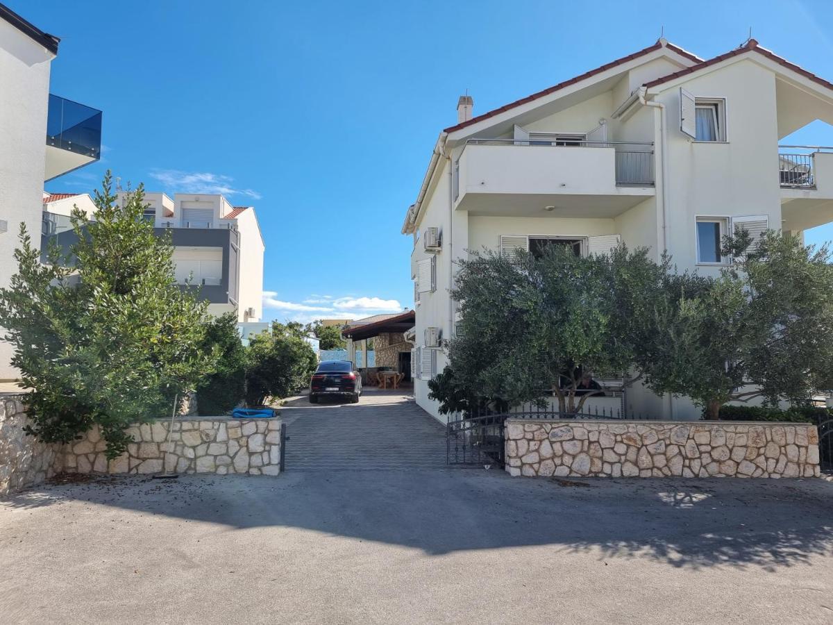 Apartments Gabbiano Novalja Buitenkant foto